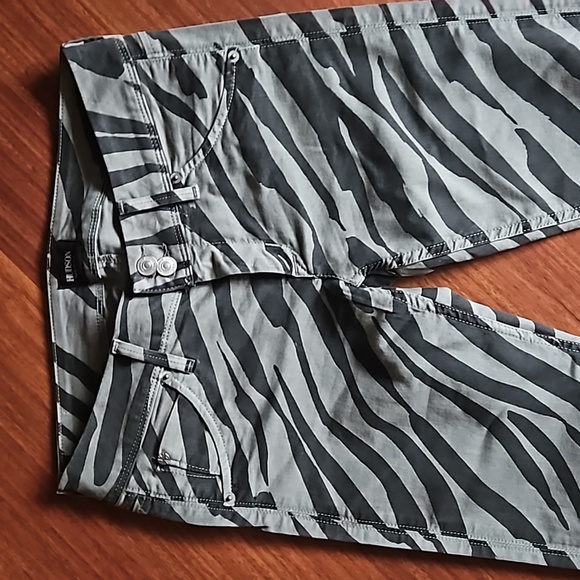 HUDSON Collin Skinny Jeans Grey Black Zebra Print Low-rise Flap Pocket, 27 NWOT - Picture 7 of 15